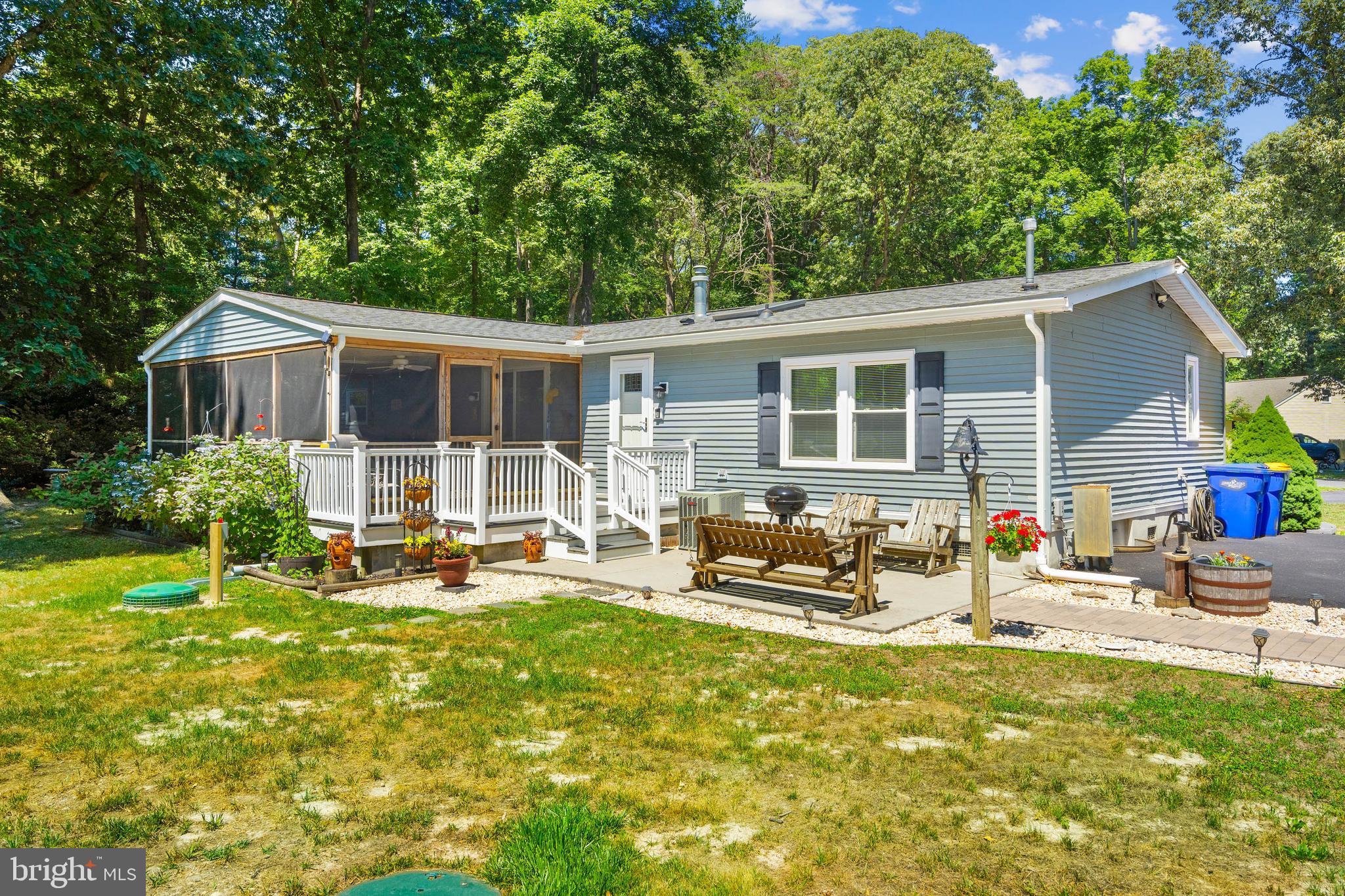 LAZY LAKE - Residential