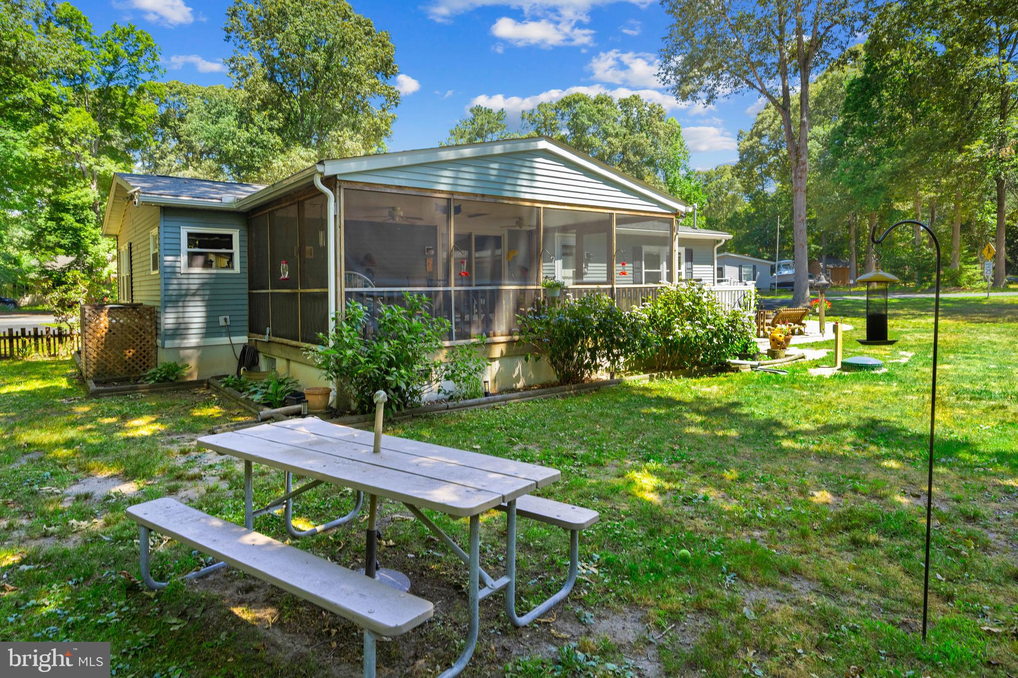 LAZY LAKE - Residential