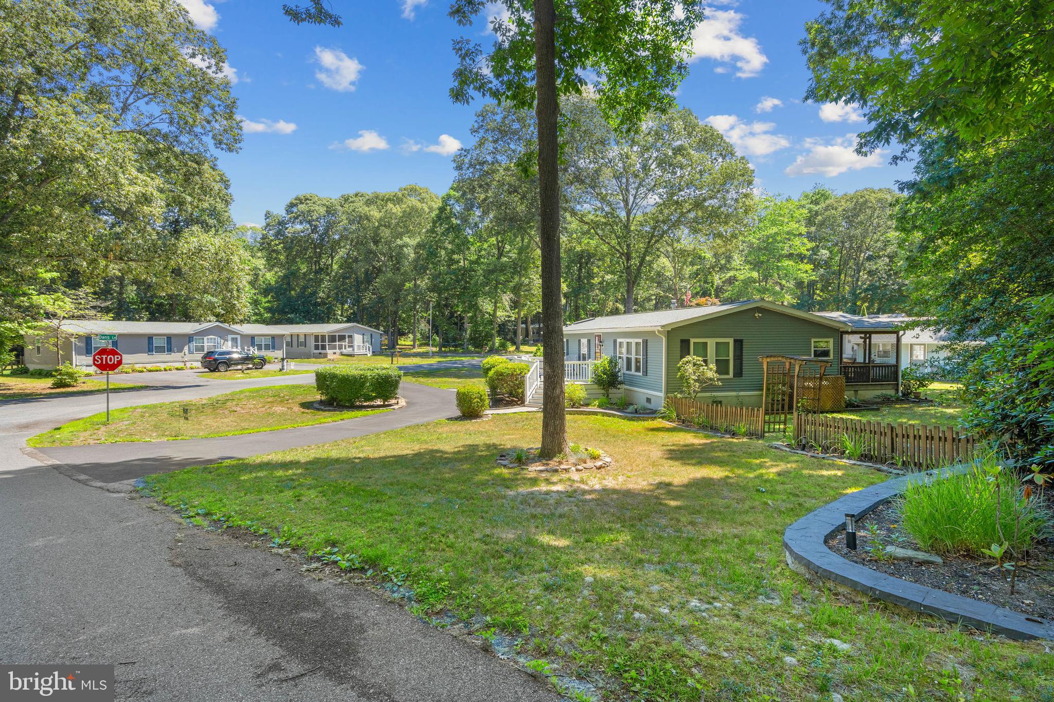 LAZY LAKE - Residential