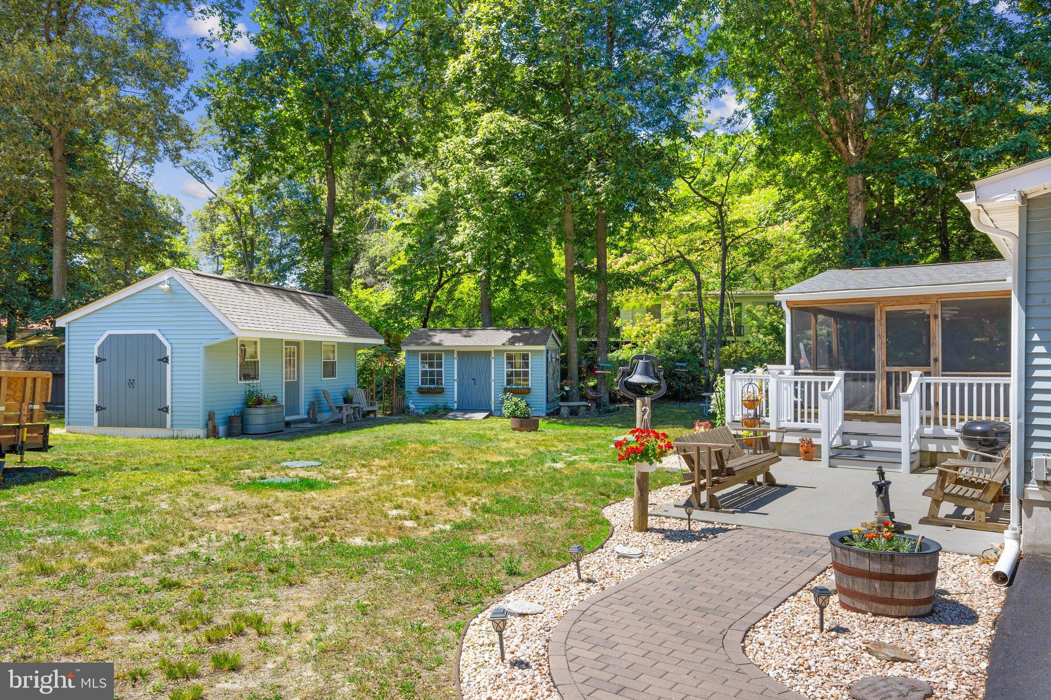 LAZY LAKE - Residential
