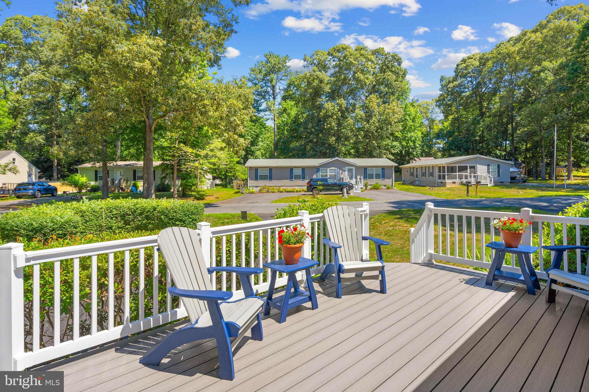 LAZY LAKE - Residential