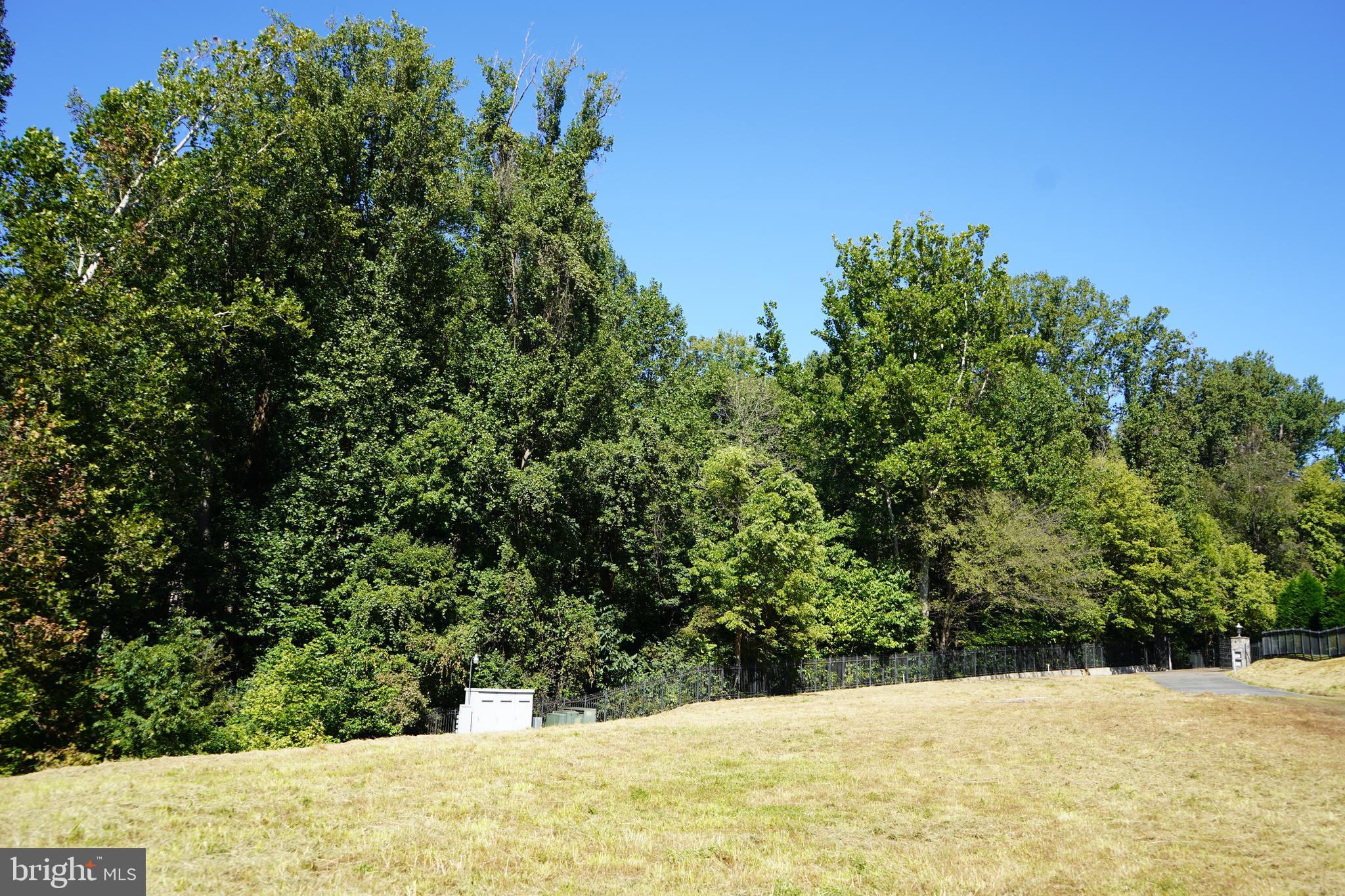 DARNESTOWN OUTSIDE - Land