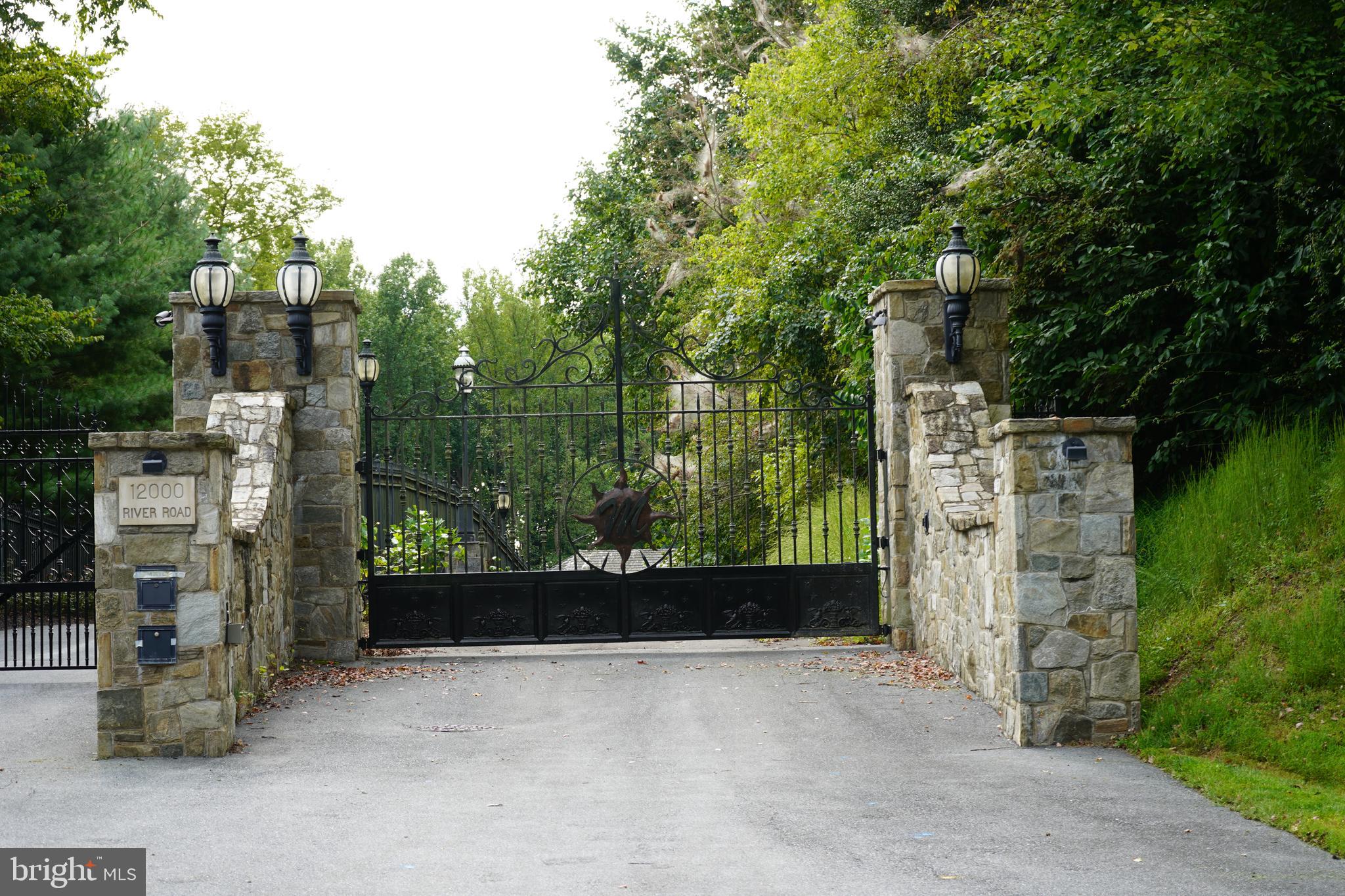 DARNESTOWN OUTSIDE - Land