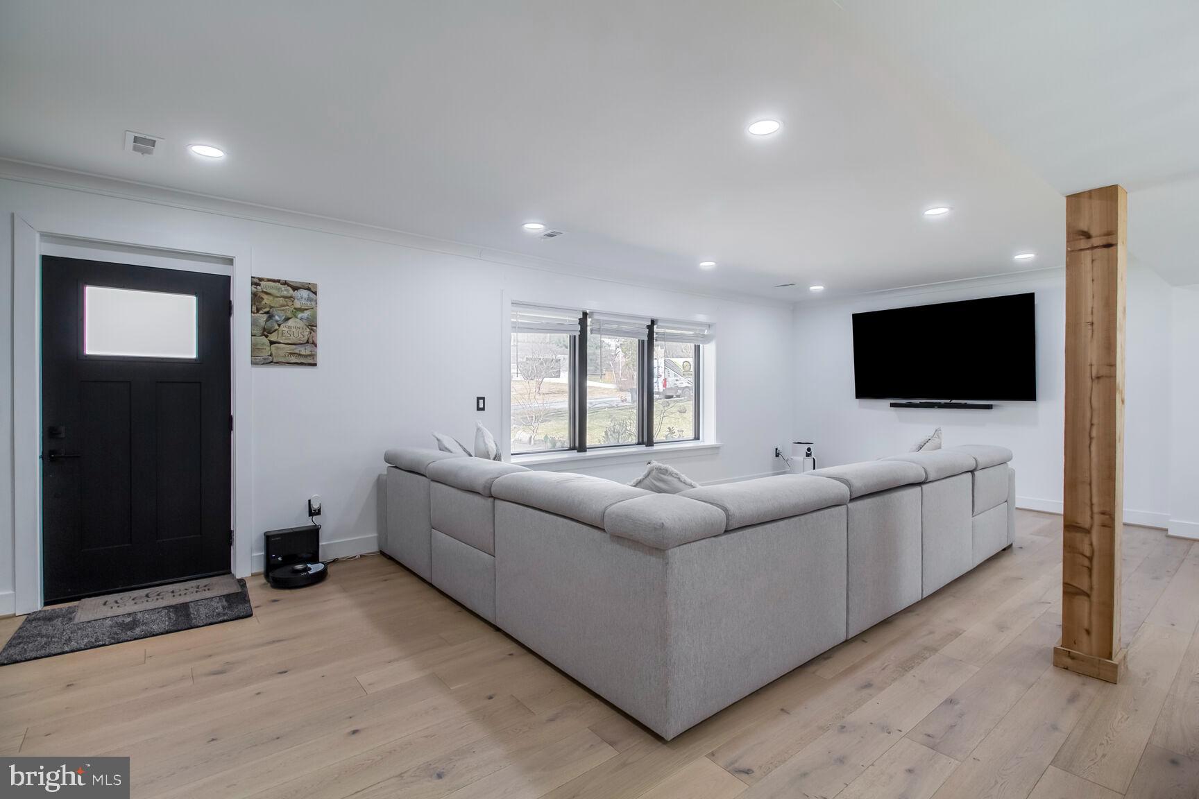 HAMMOND VILLAGE - Residential