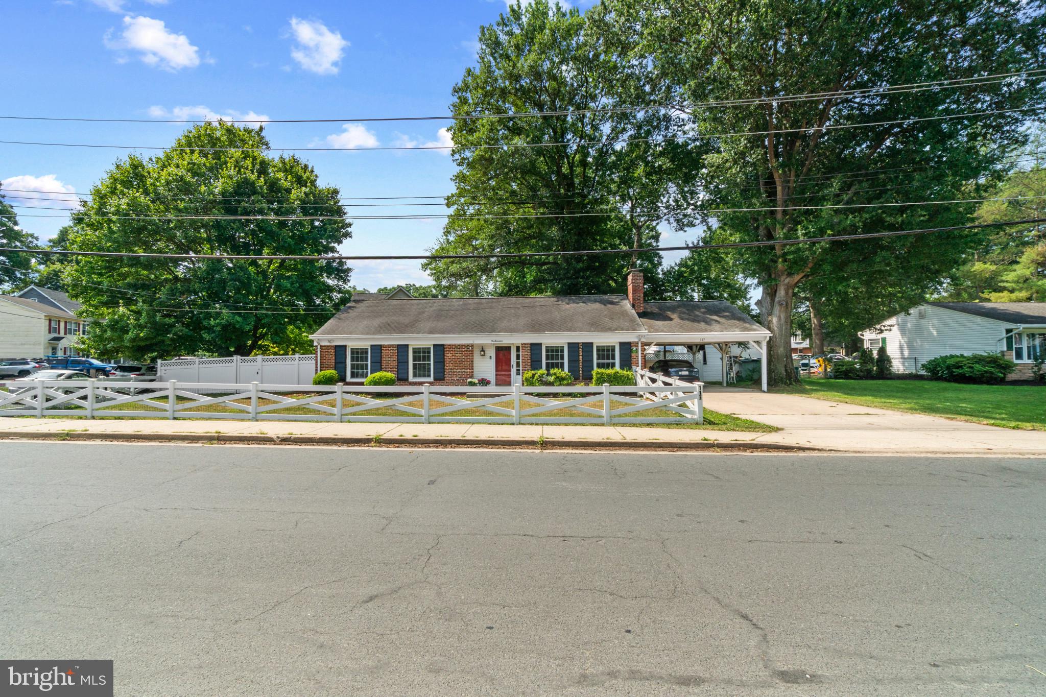 WOODLAND BEACH - Residential
