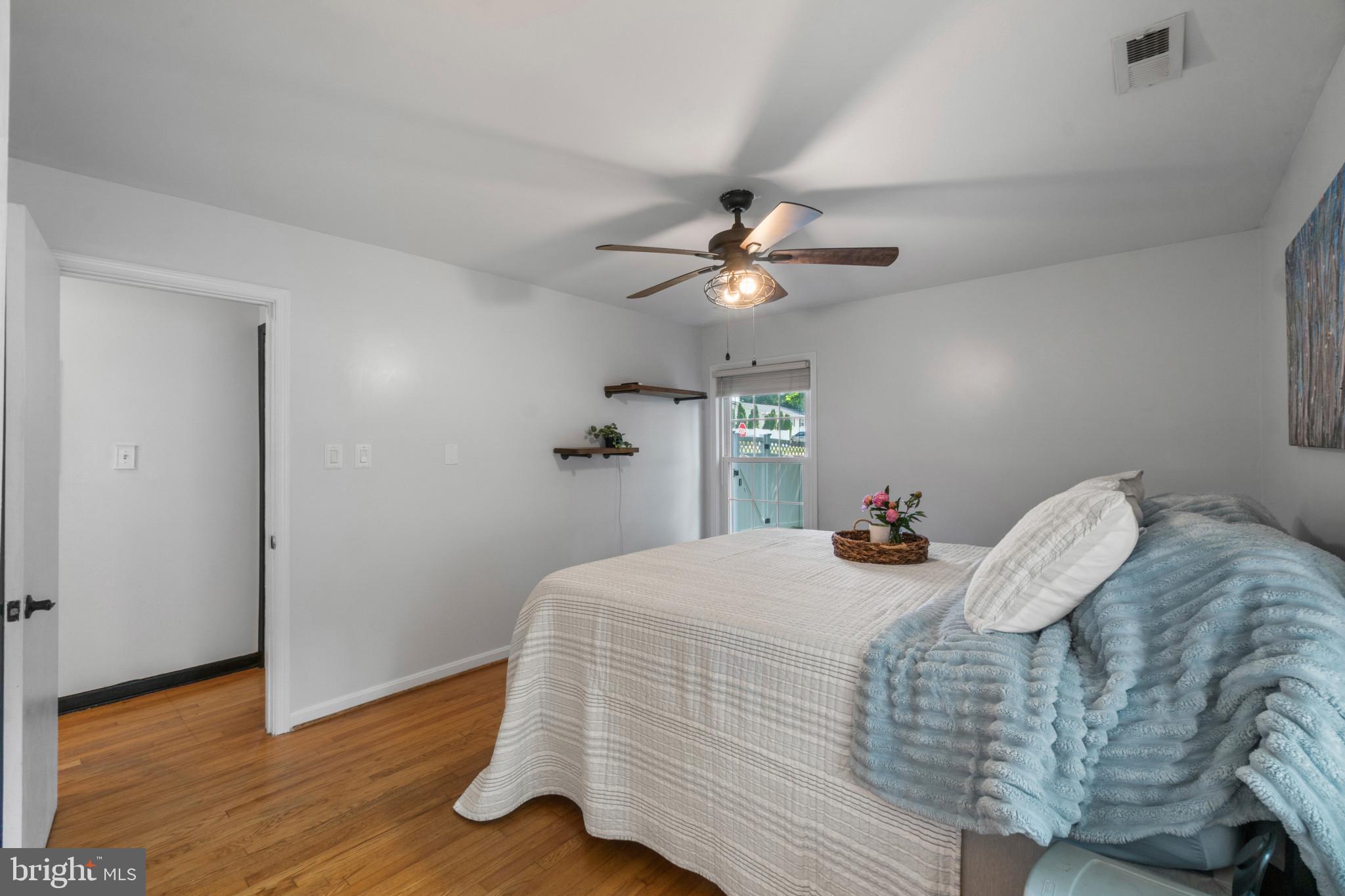 WOODLAND BEACH - Residential