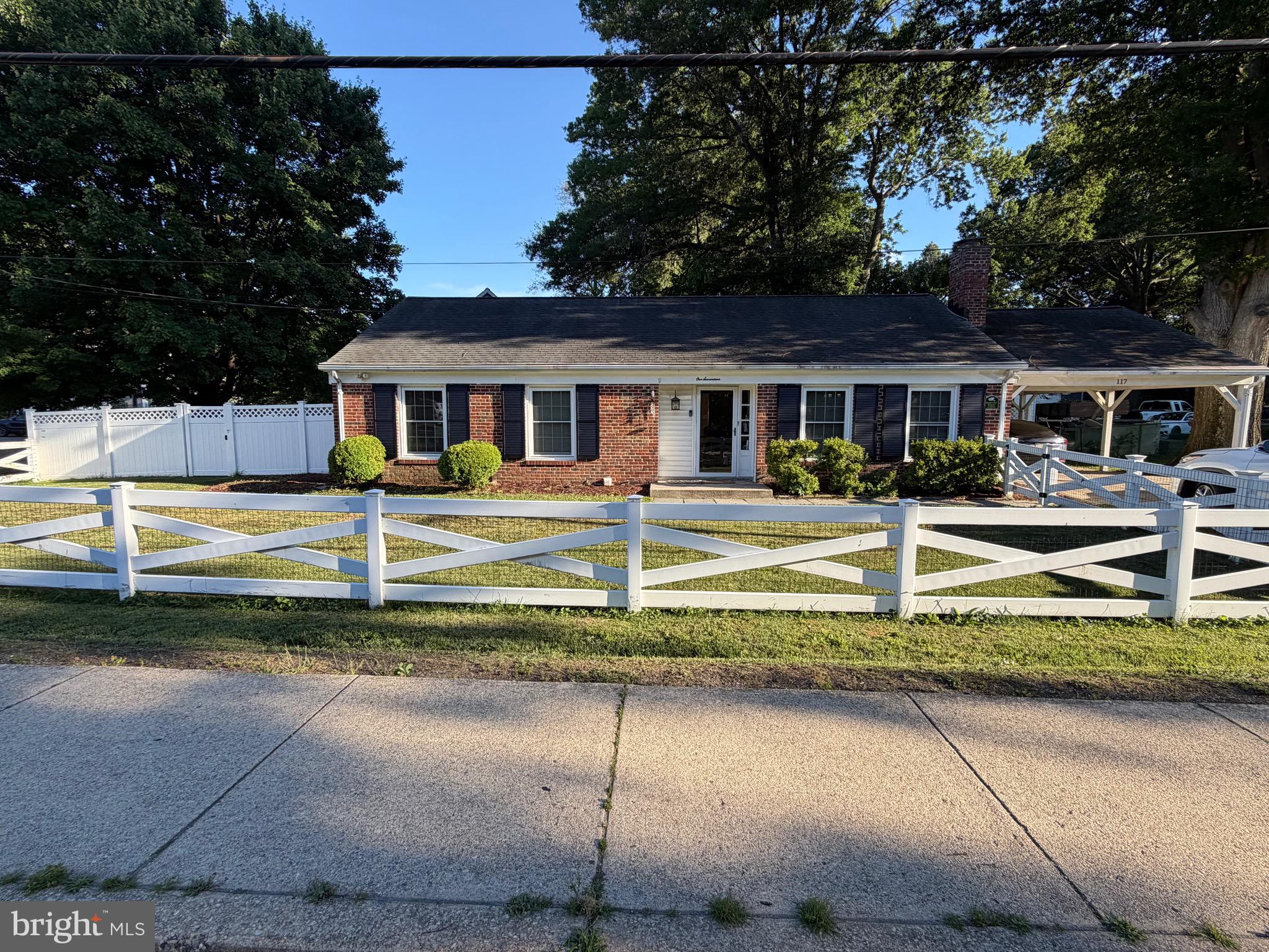 WOODLAND BEACH - Residential
