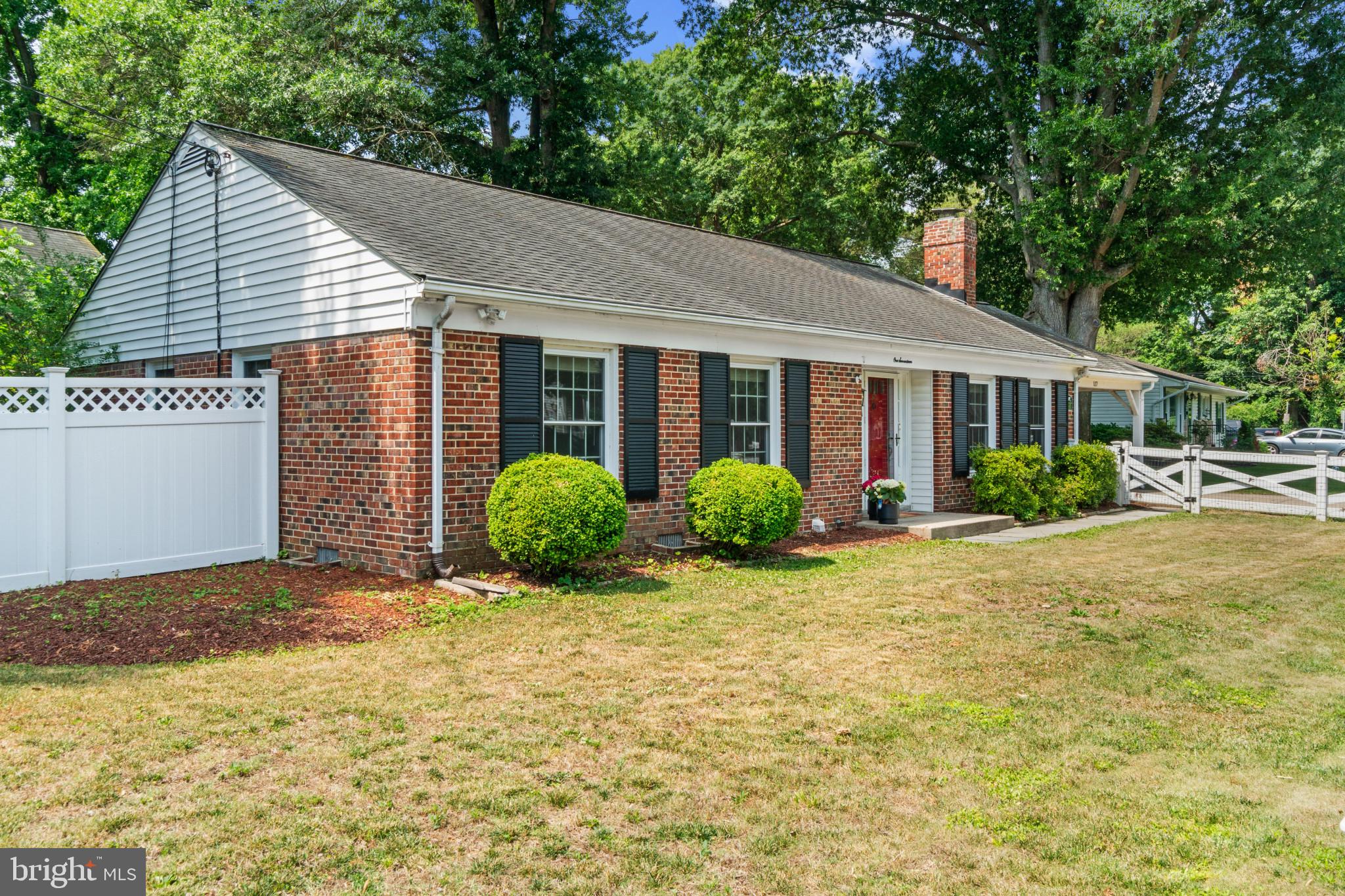 WOODLAND BEACH - Residential
