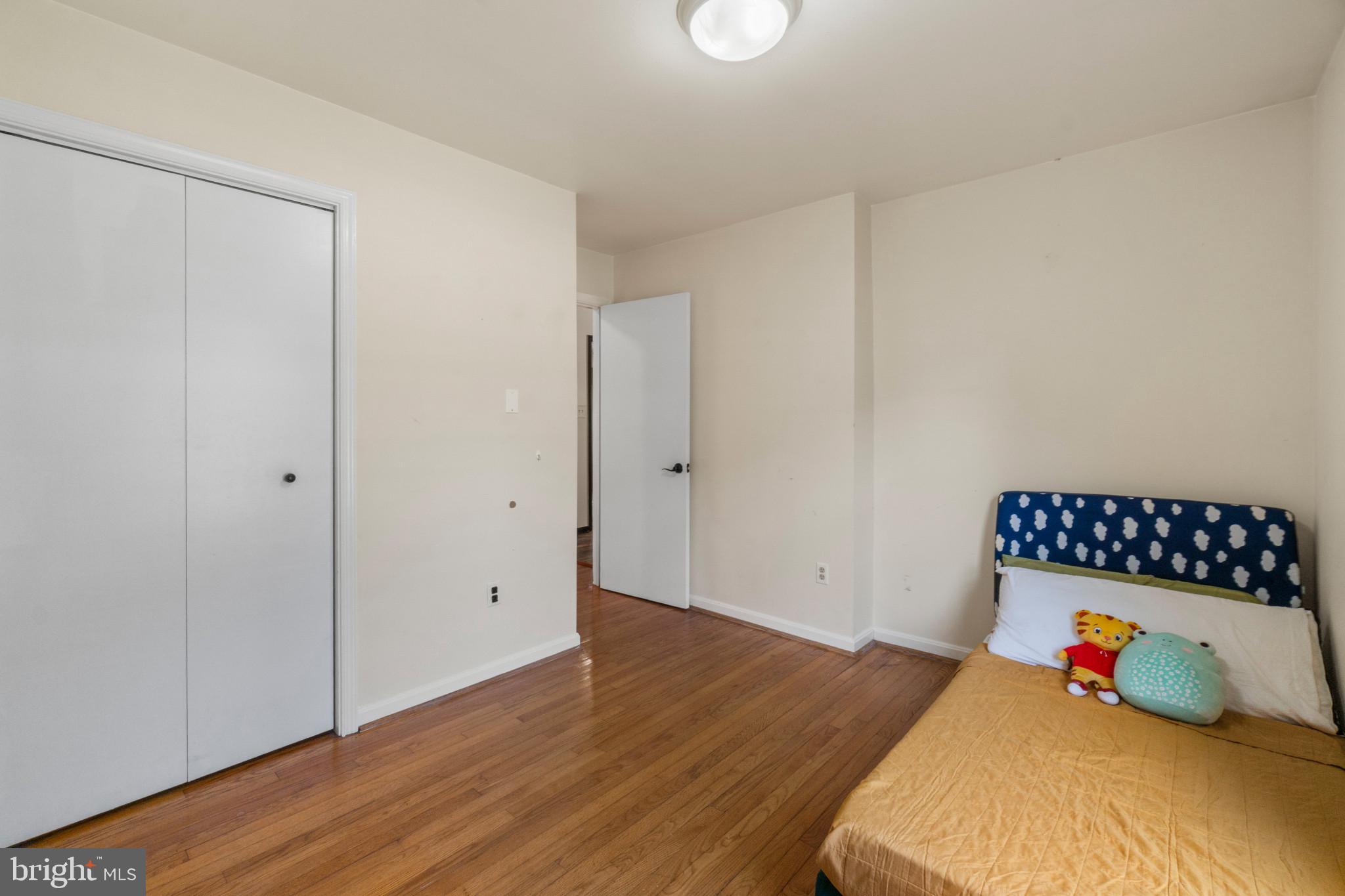 WOODLAND BEACH - Residential