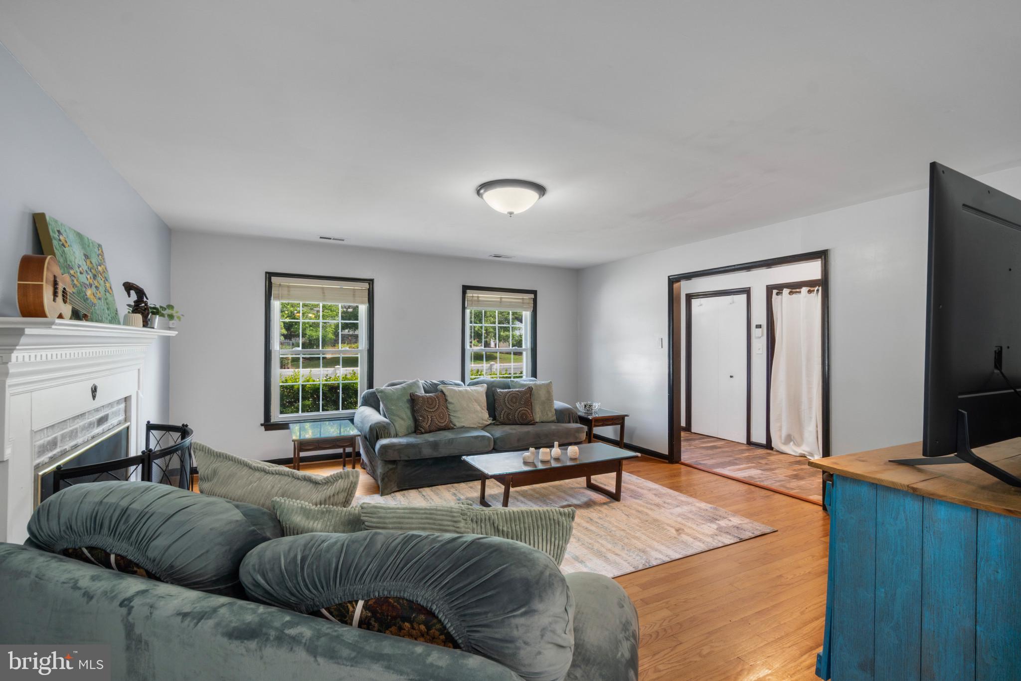 WOODLAND BEACH - Residential