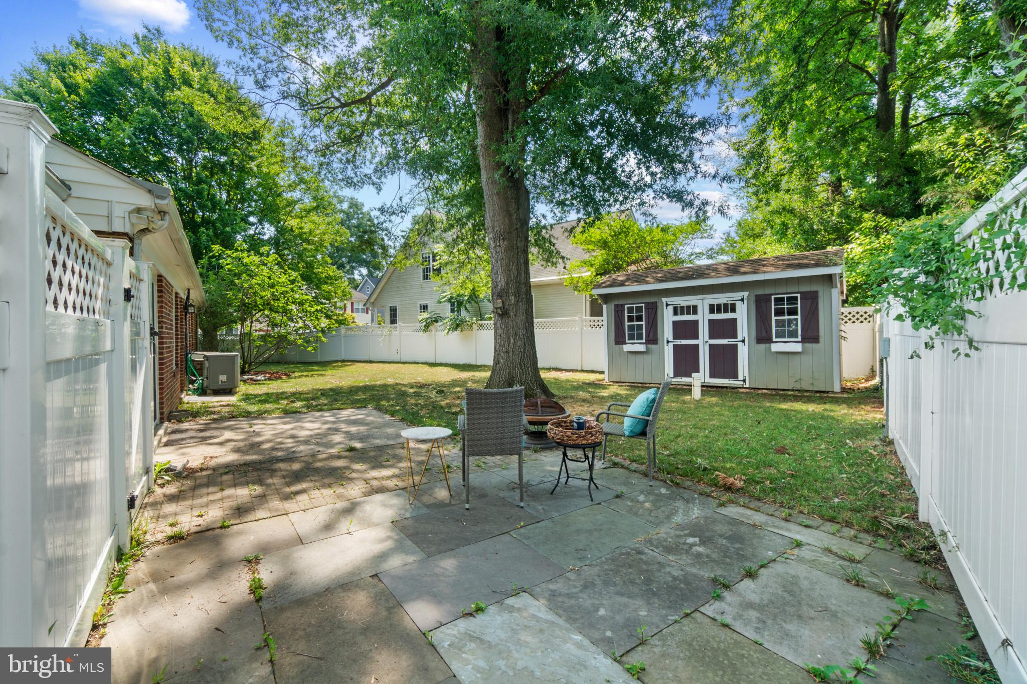 WOODLAND BEACH - Residential