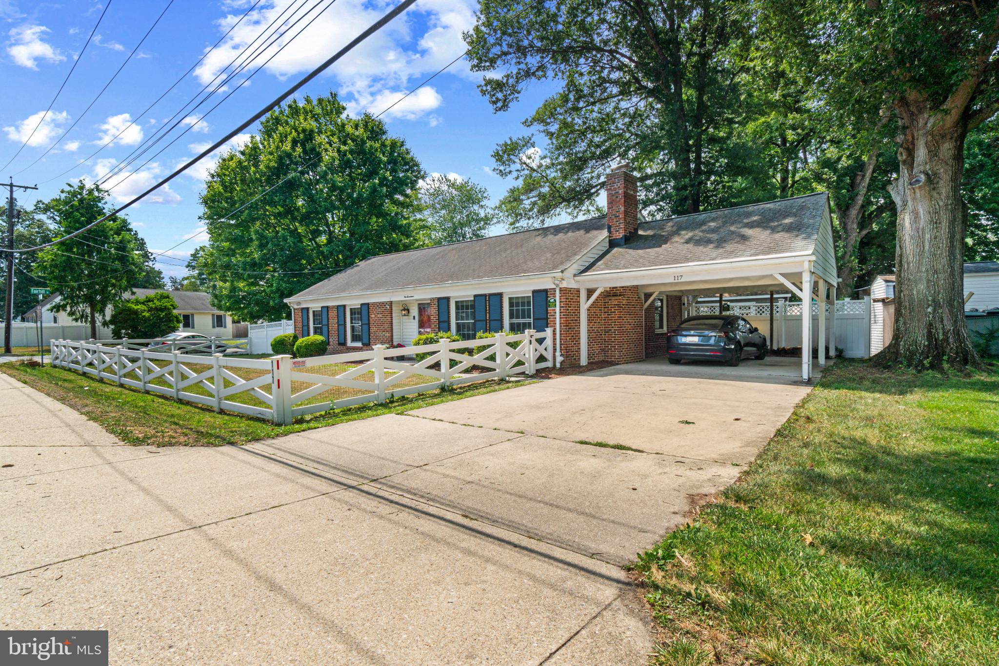 WOODLAND BEACH - Residential