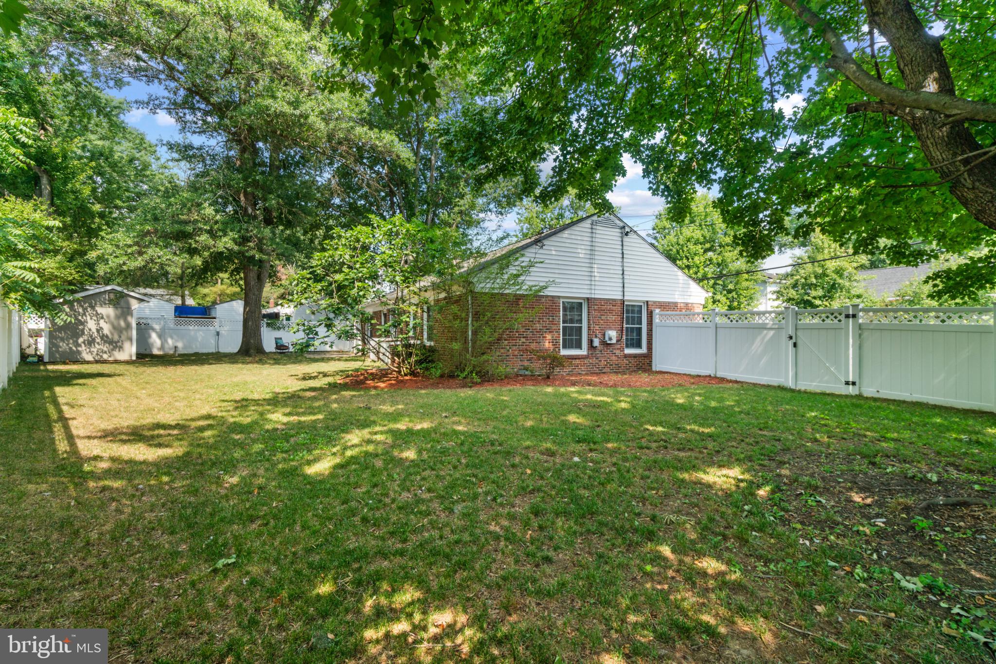 WOODLAND BEACH - Residential