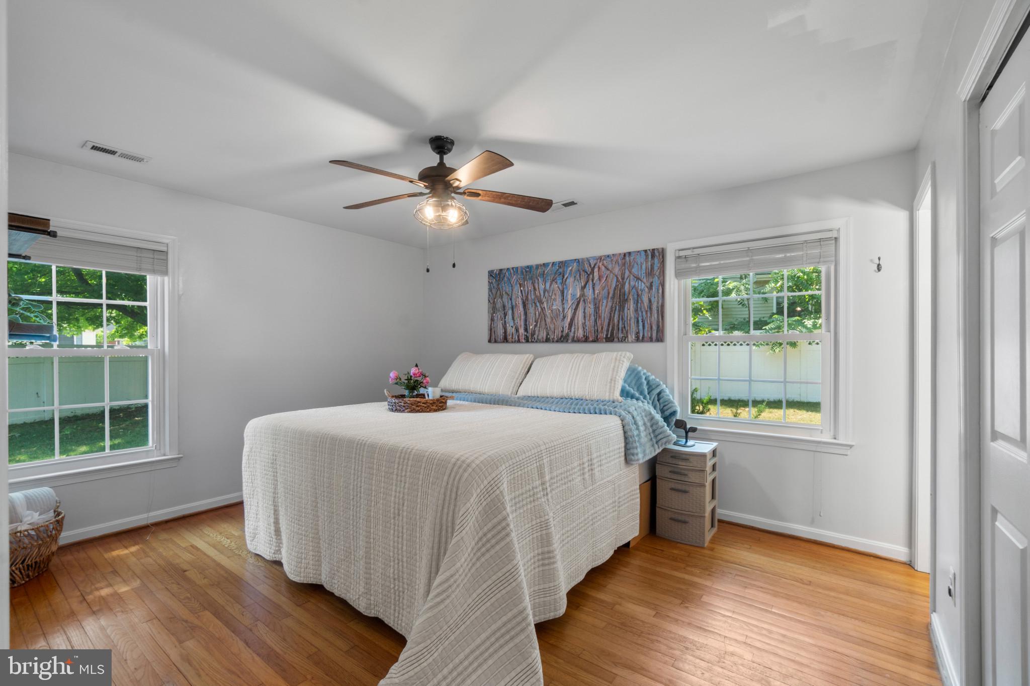 WOODLAND BEACH - Residential