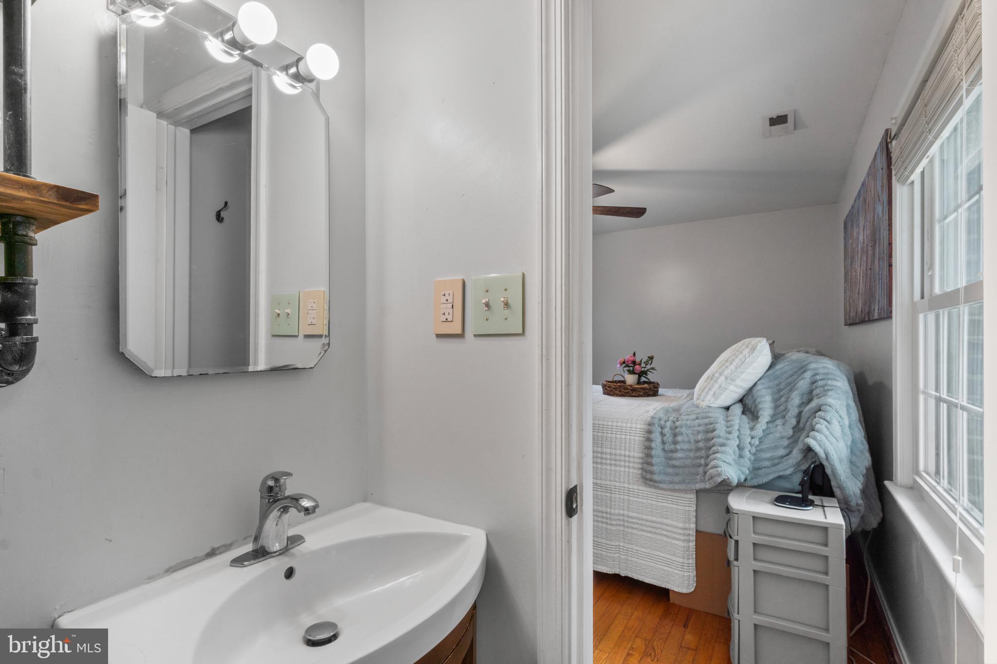 WOODLAND BEACH - Residential