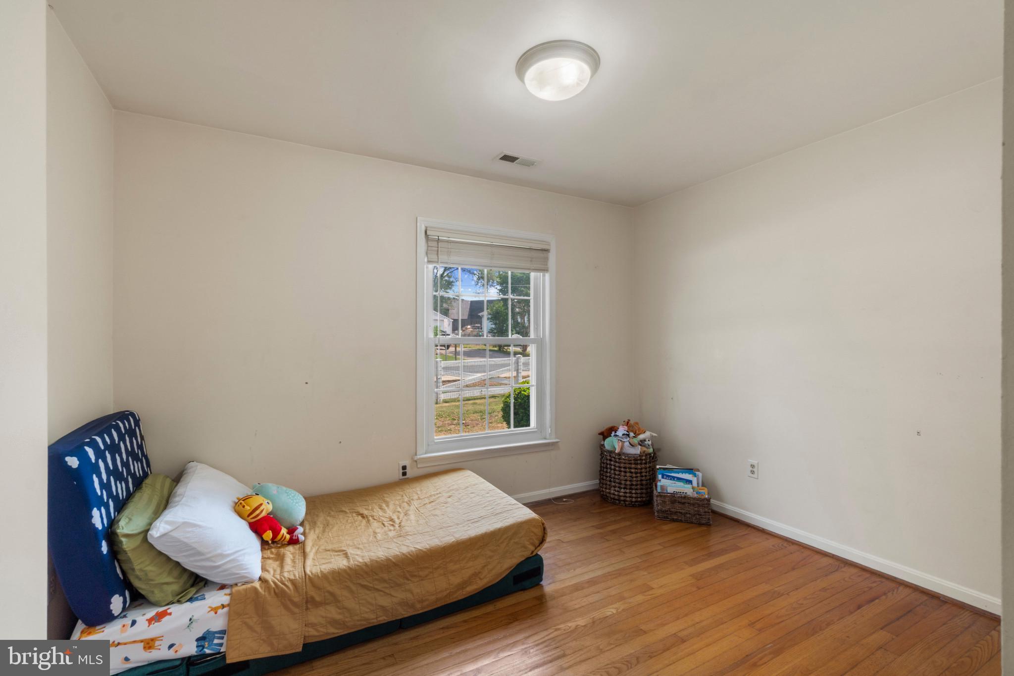 WOODLAND BEACH - Residential