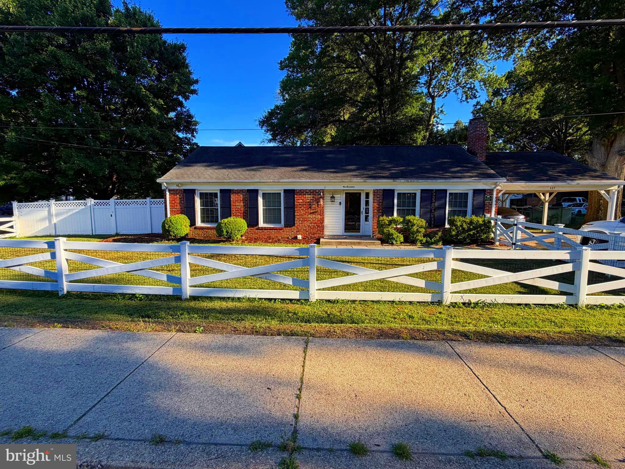 WOODLAND BEACH - Residential