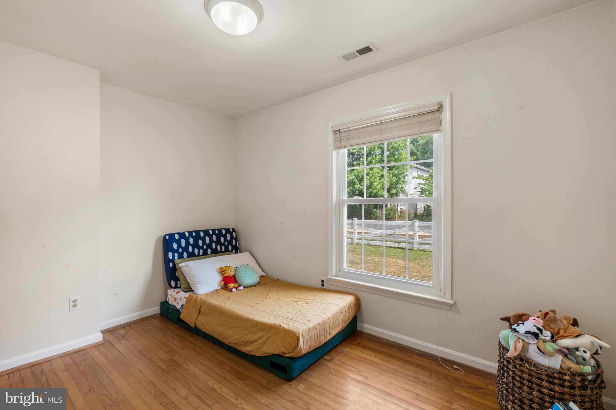 WOODLAND BEACH - Residential
