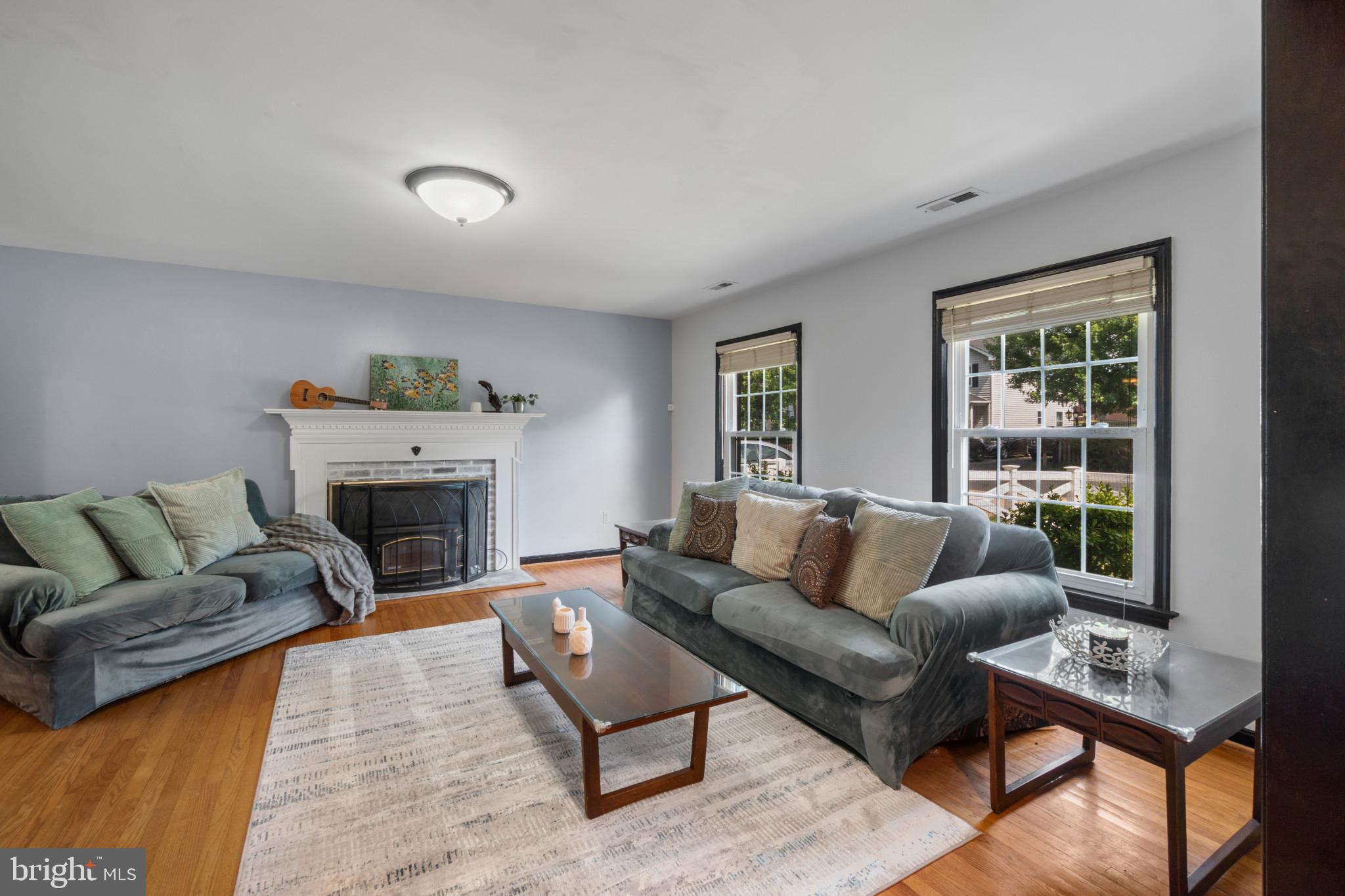 WOODLAND BEACH - Residential