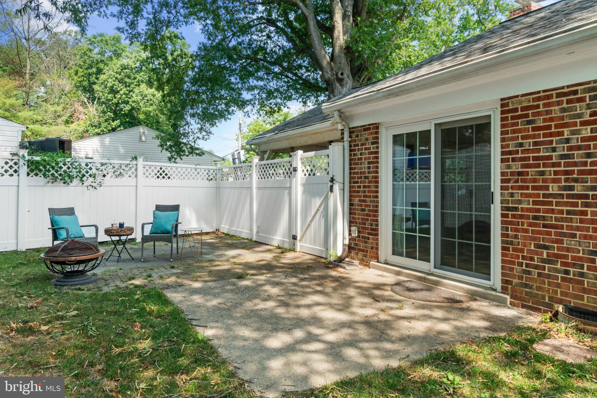 WOODLAND BEACH - Residential