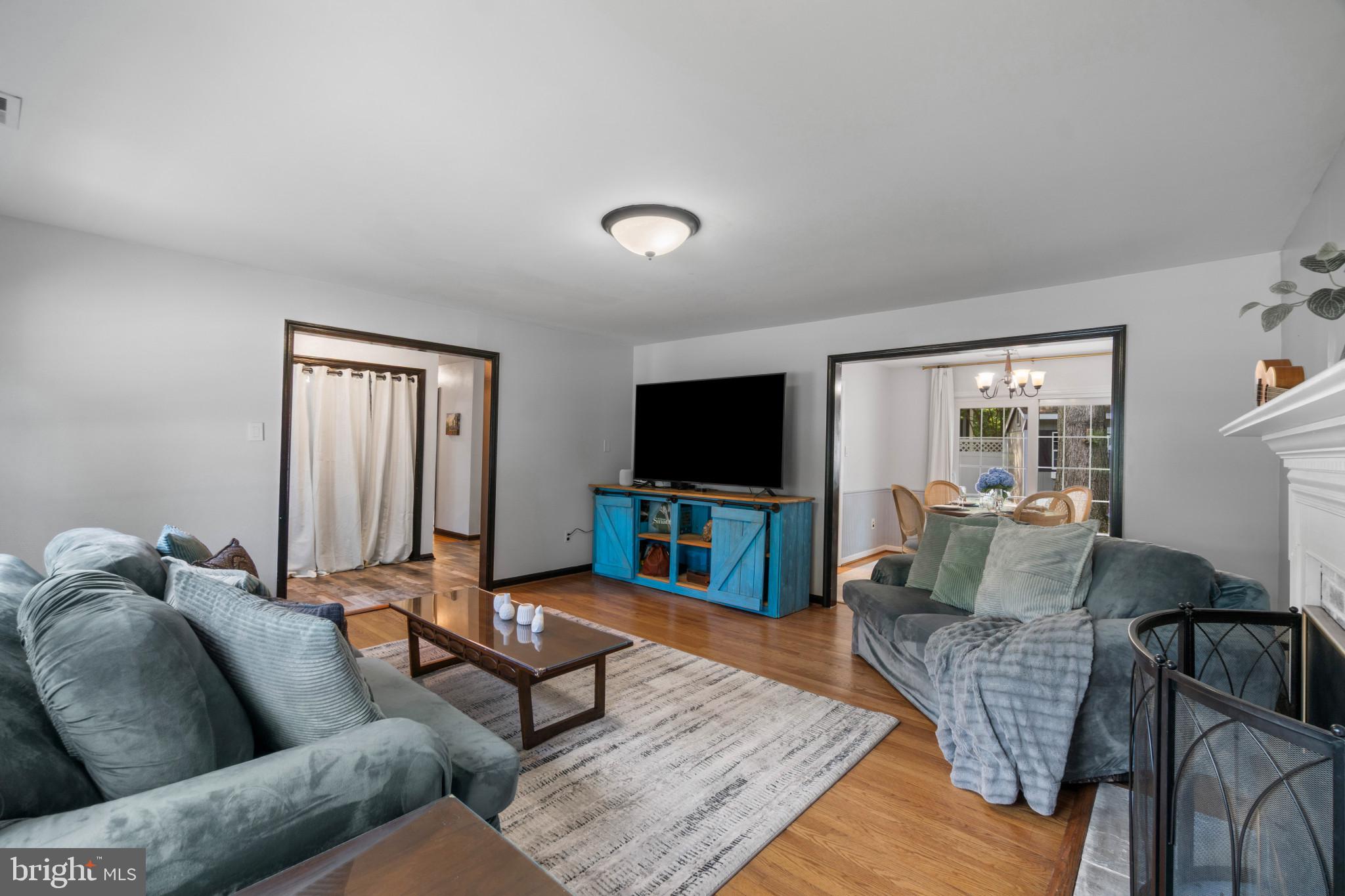 WOODLAND BEACH - Residential