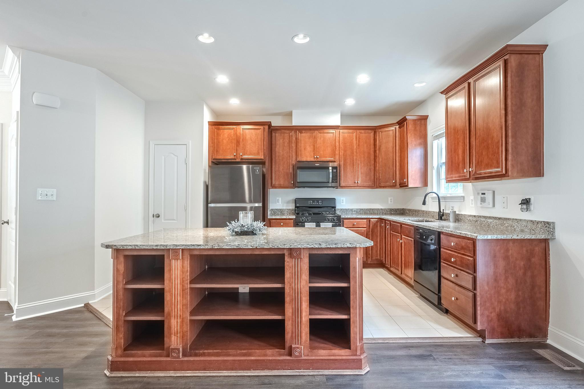 RIVER OAKS - Residential