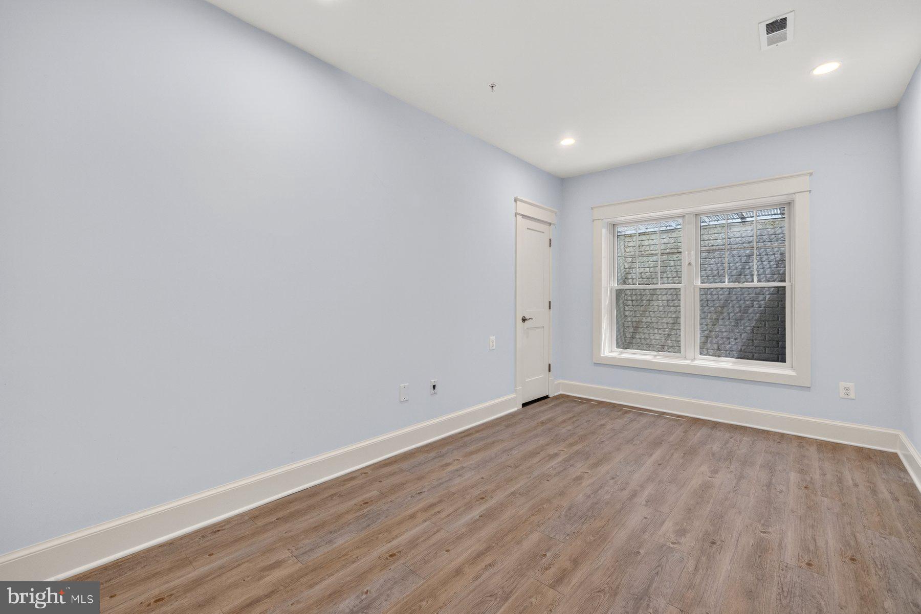 AYRLAWN - Residential