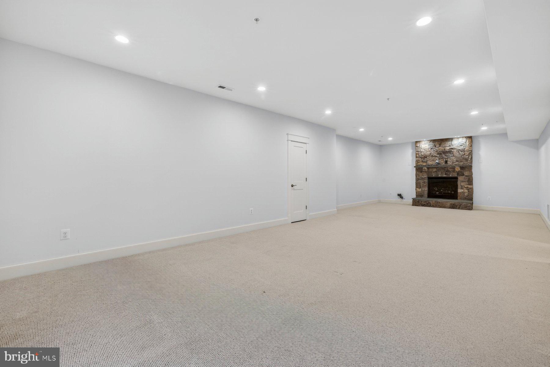 AYRLAWN - Residential