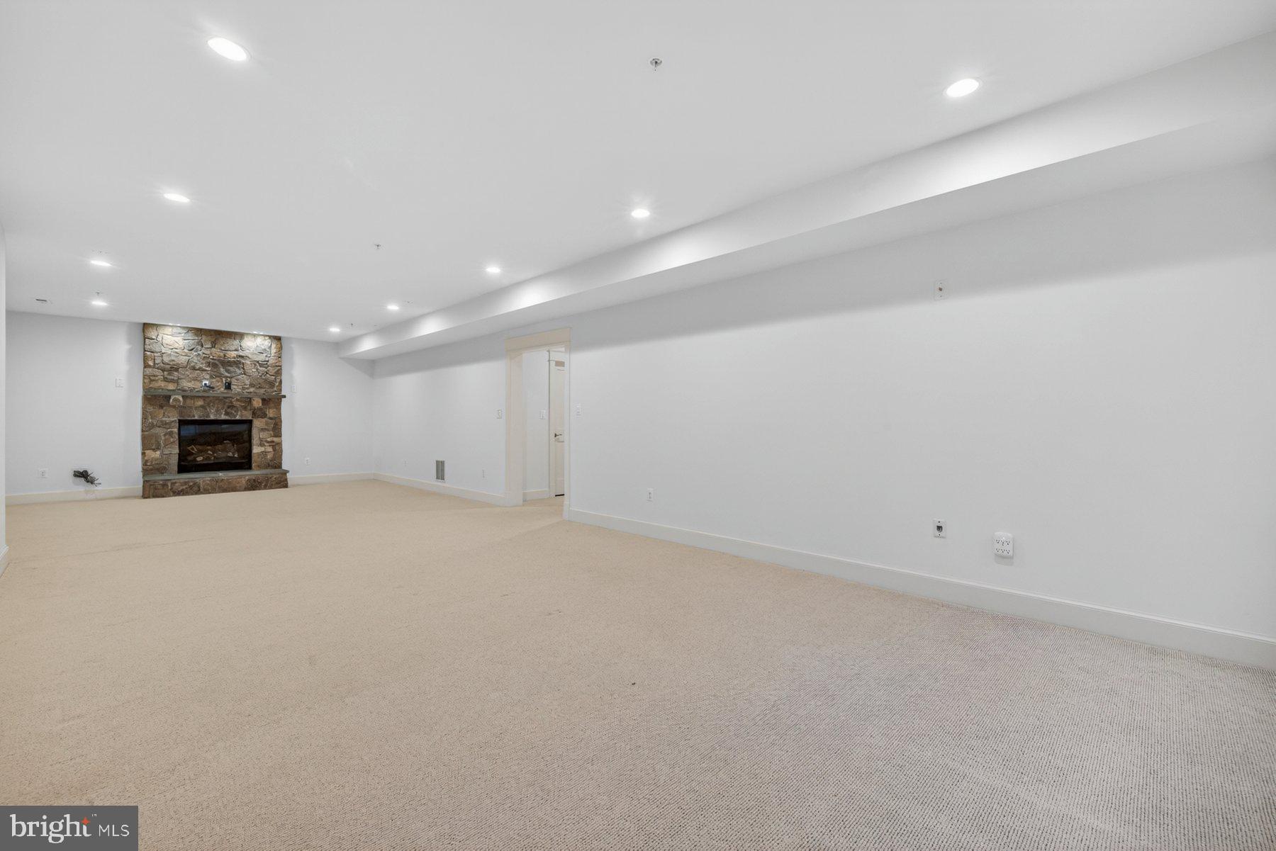 AYRLAWN - Residential