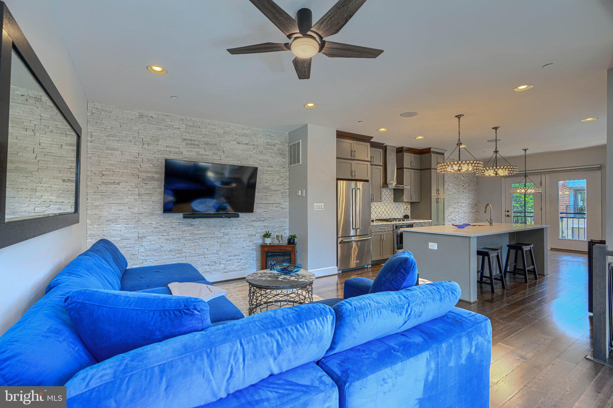 LOCUST POINT - Residential