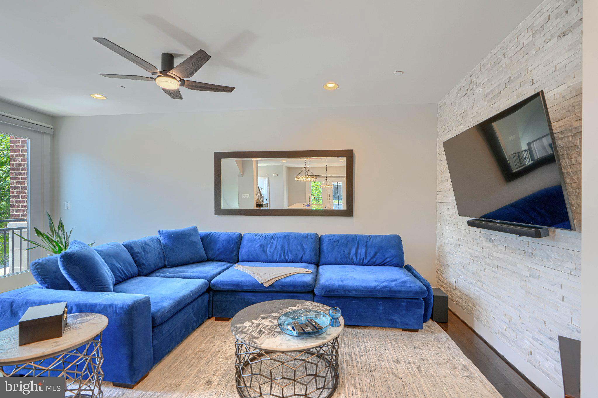 LOCUST POINT - Residential