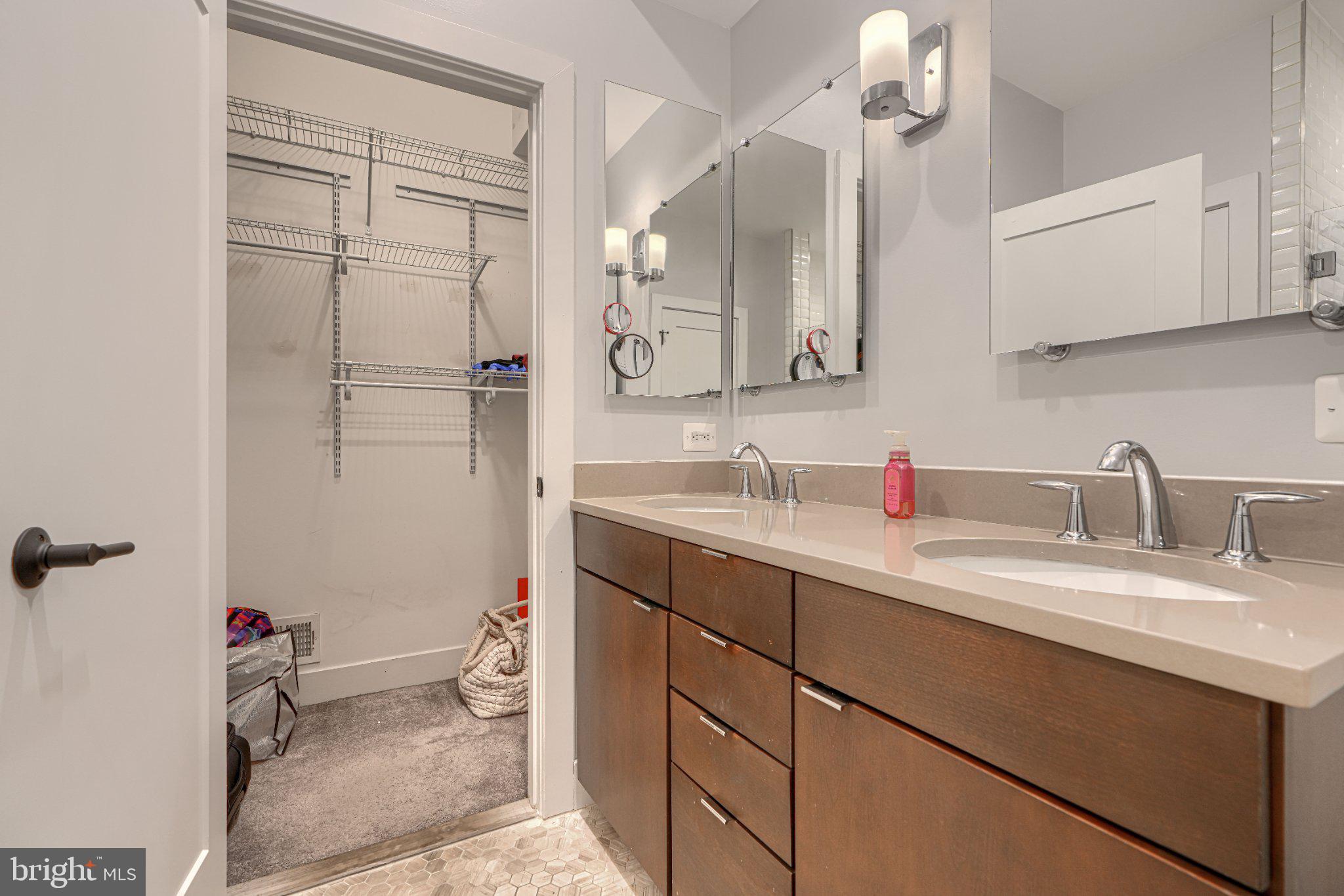 LOCUST POINT - Residential