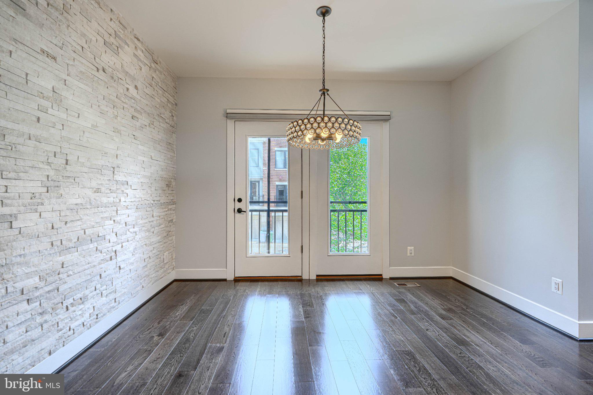 LOCUST POINT - Residential