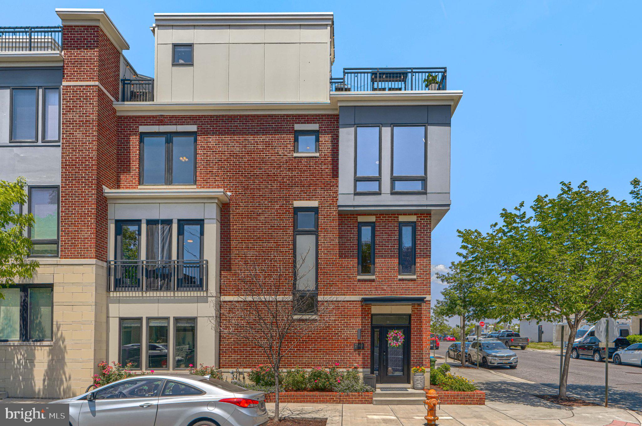 LOCUST POINT - Residential