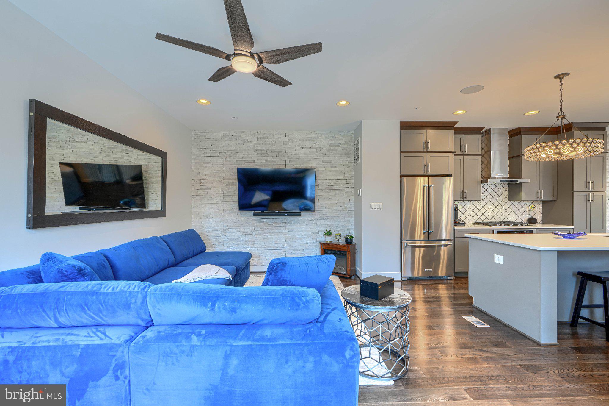 LOCUST POINT - Residential