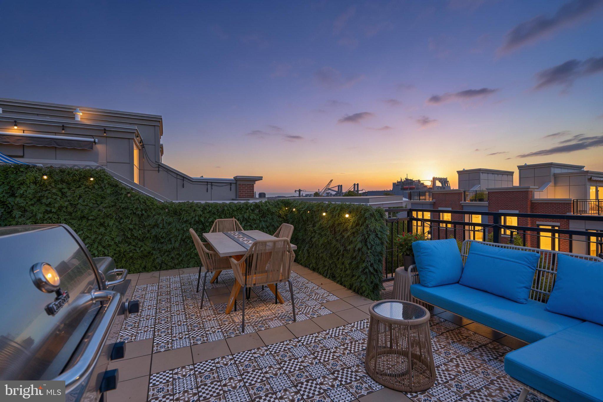 LOCUST POINT - Residential
