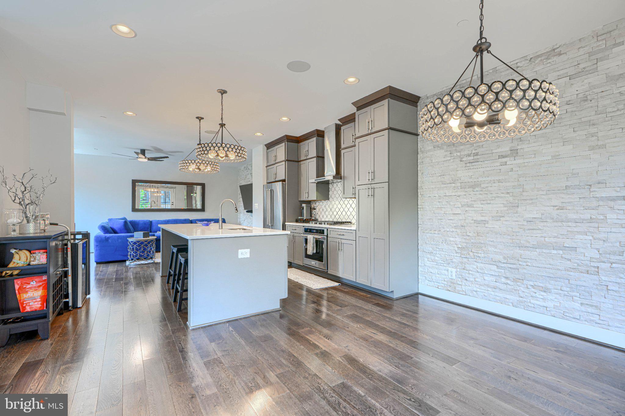 LOCUST POINT - Residential