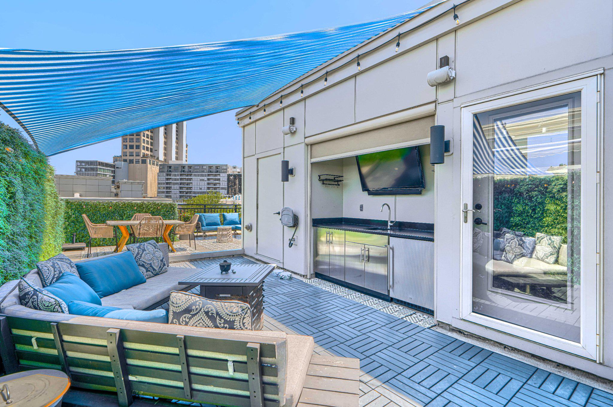 LOCUST POINT - Residential