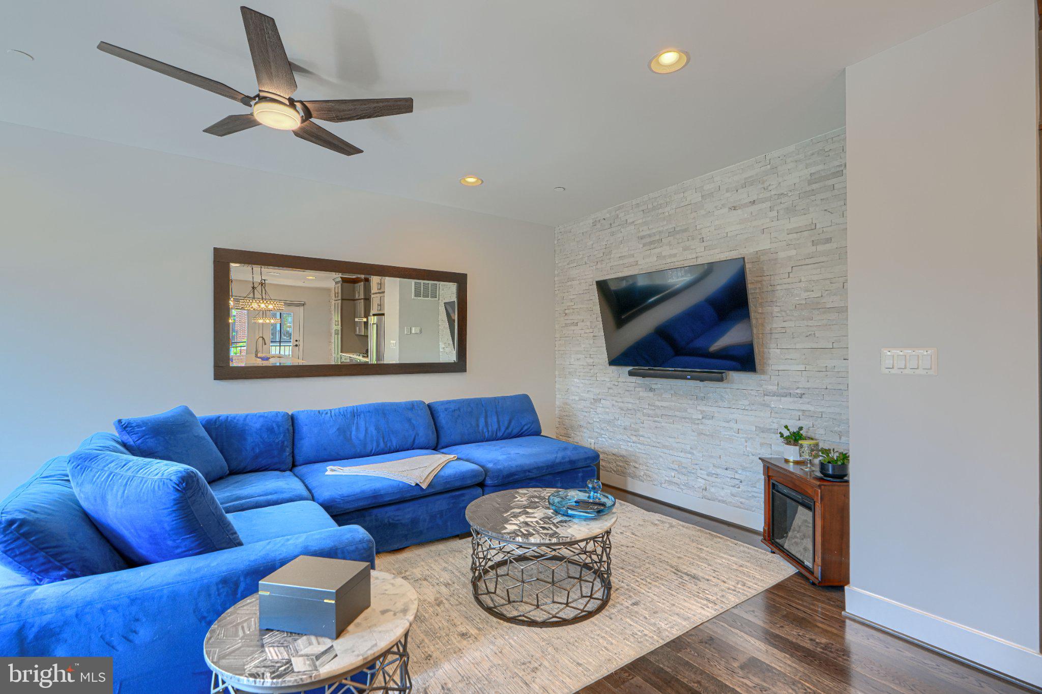 LOCUST POINT - Residential