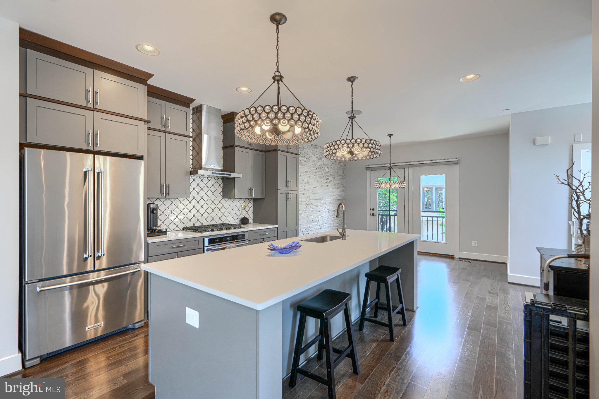 LOCUST POINT - Residential