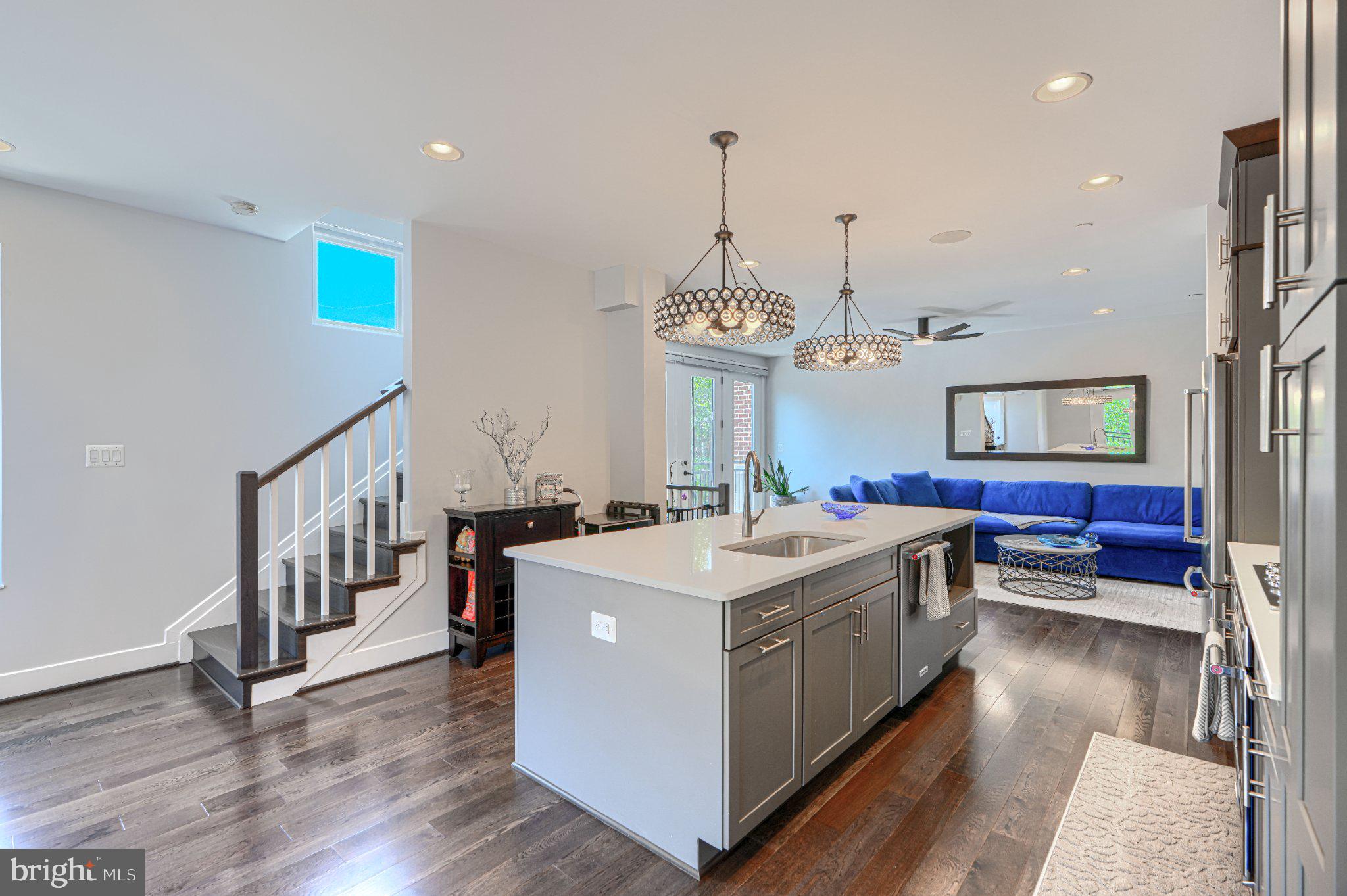 LOCUST POINT - Residential