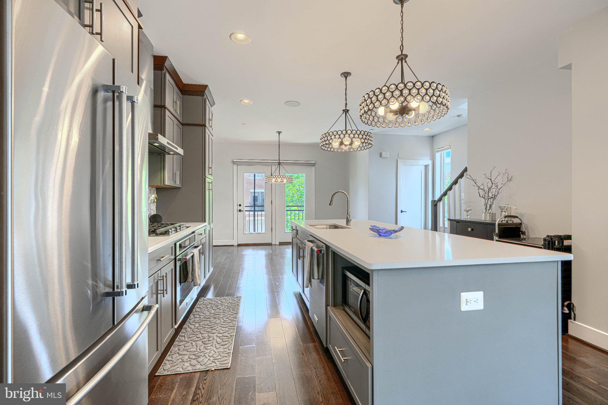 LOCUST POINT - Residential