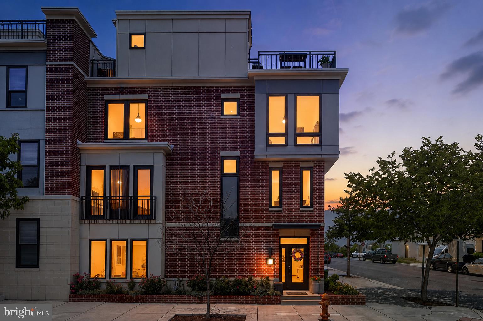 LOCUST POINT - Residential