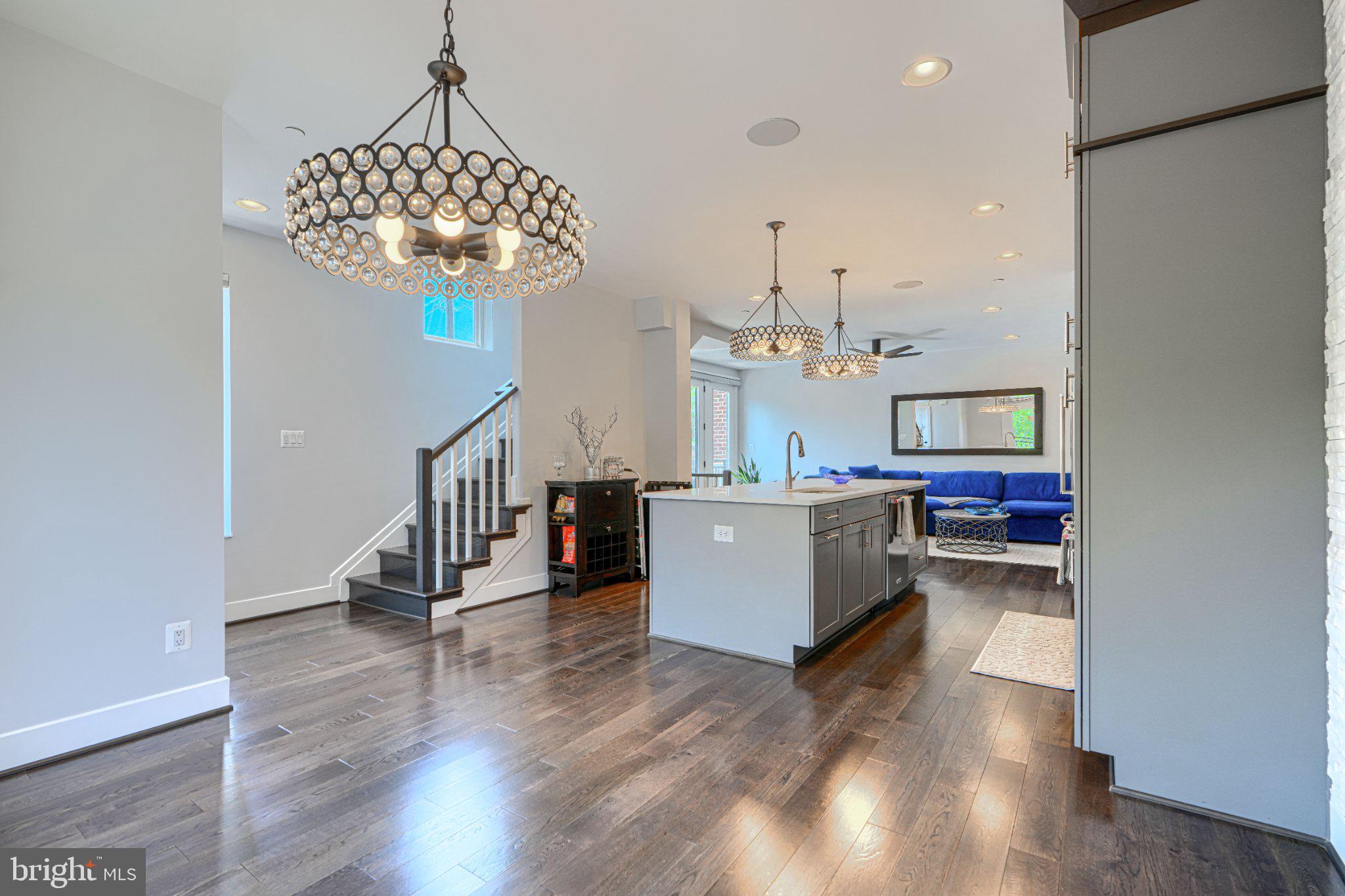 LOCUST POINT - Residential