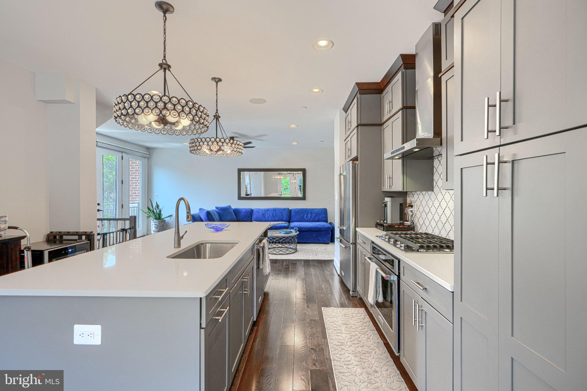 LOCUST POINT - Residential