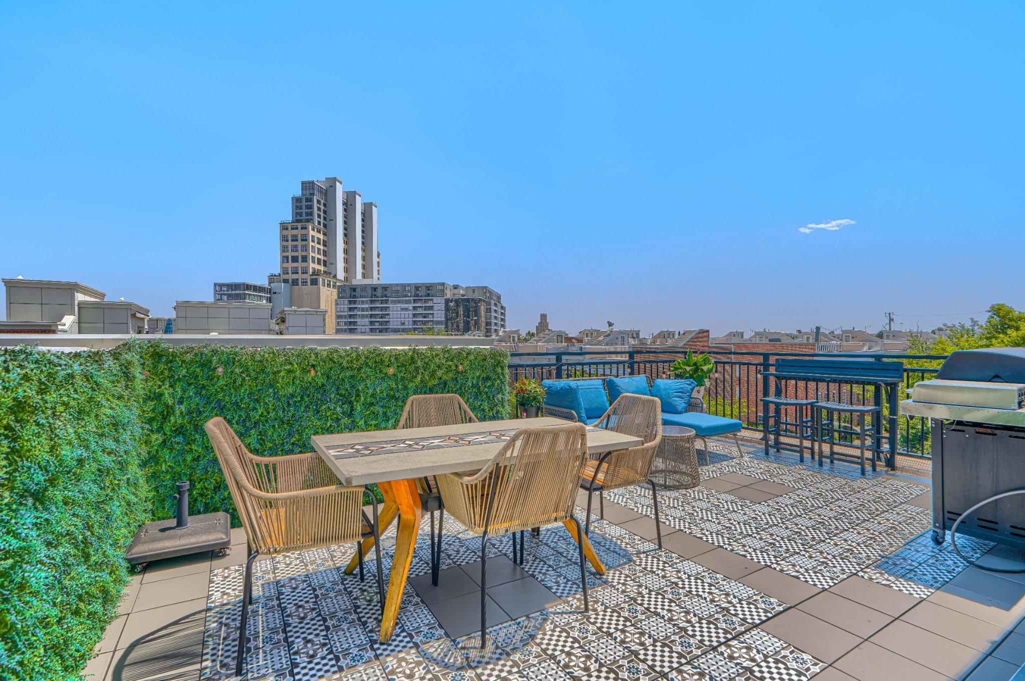 LOCUST POINT - Residential