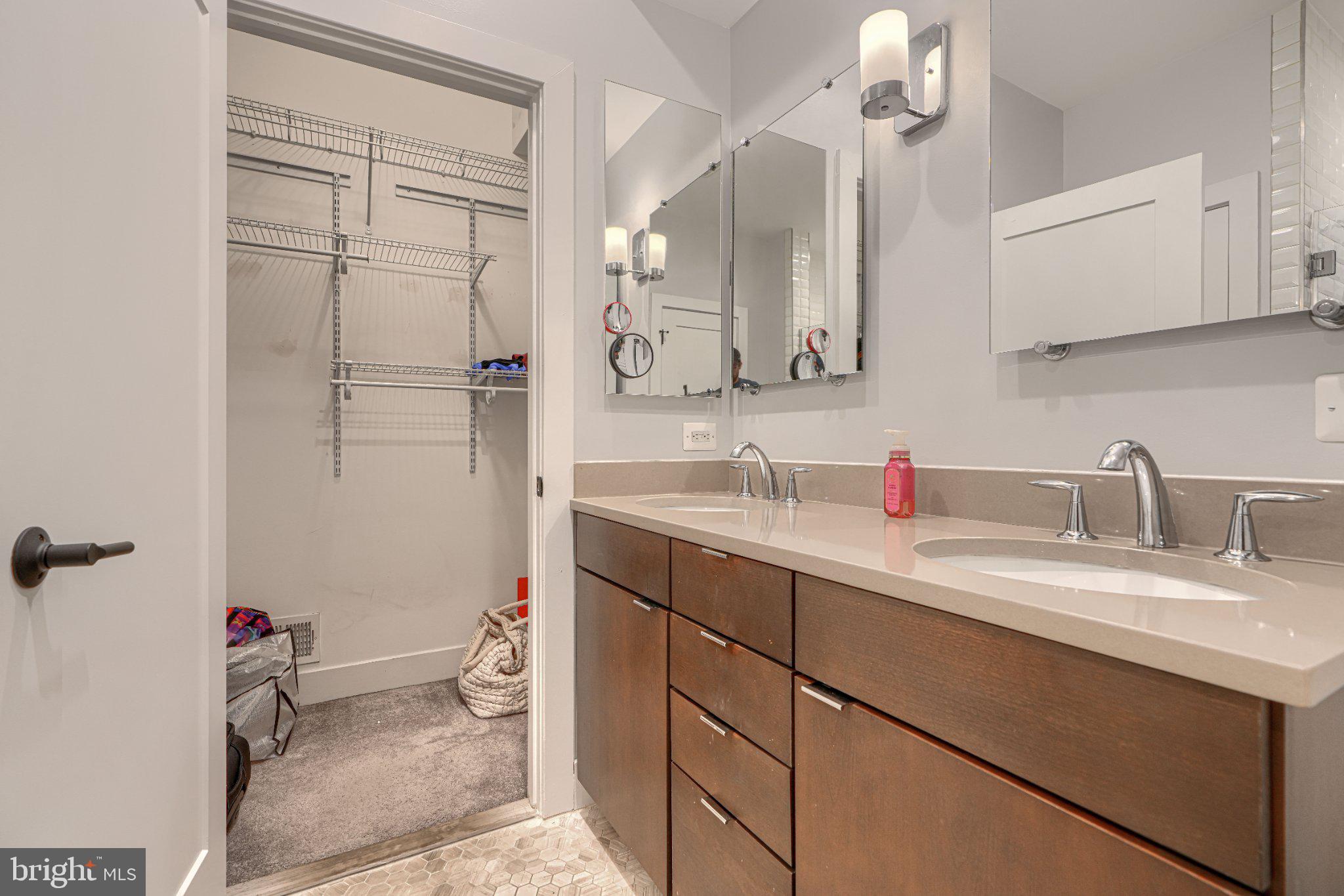 LOCUST POINT - Residential