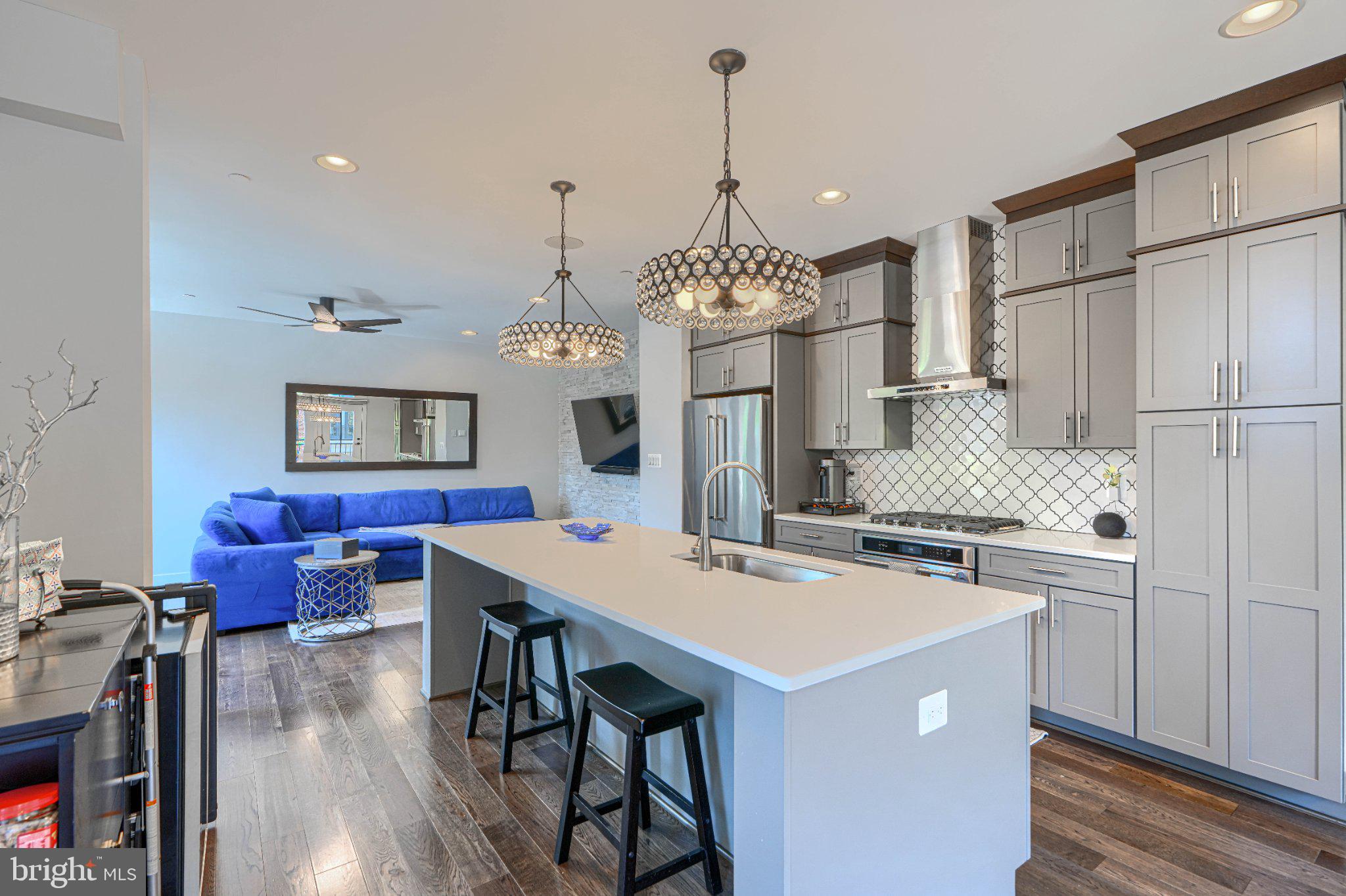 LOCUST POINT - Residential