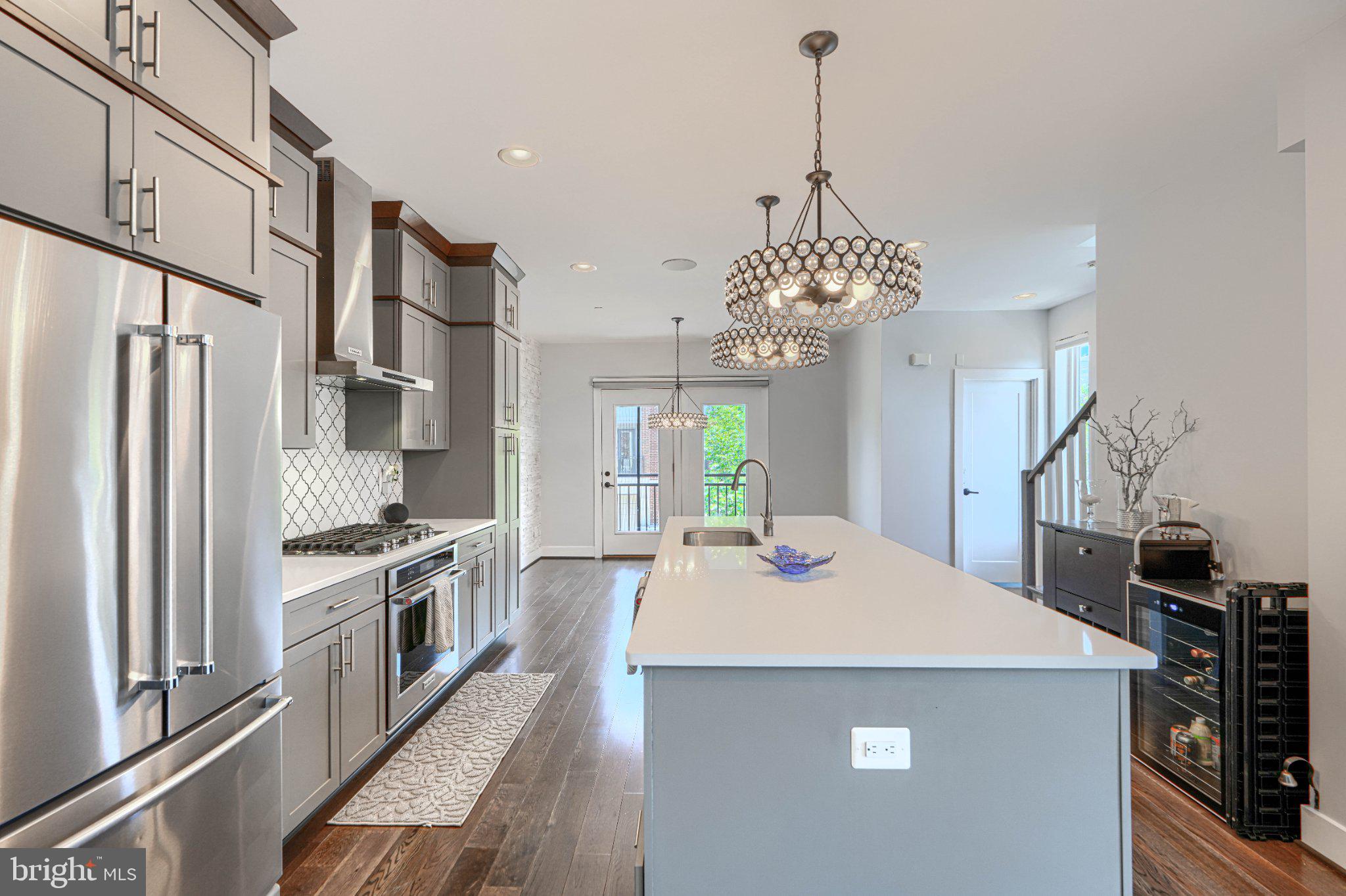 LOCUST POINT - Residential