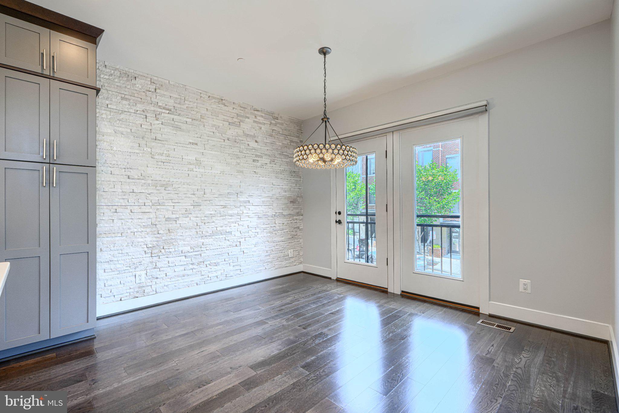 LOCUST POINT - Residential